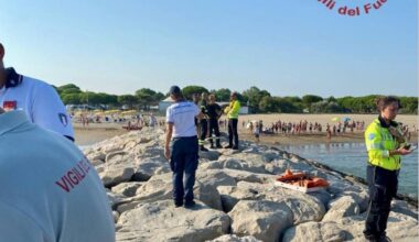 Cavallino, trovato morto il bambino disperso in mare: Carlo Panizzo è annegato a 6 anni. «Era a 100 metri dalla riva»