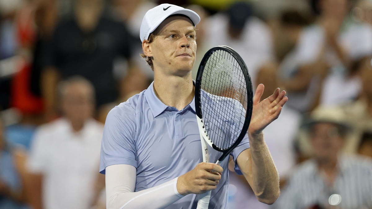 Oggi è il compleanno di Sinner, il re del tennis soffia 24 candeline: «Può restare al top per tanti anni ancora»