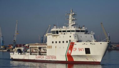 Lampedusa, si rovescia barca di migranti: «Ci sono 20 morti, anche una neonata». Piantedosi: «Prevenire le partenze»