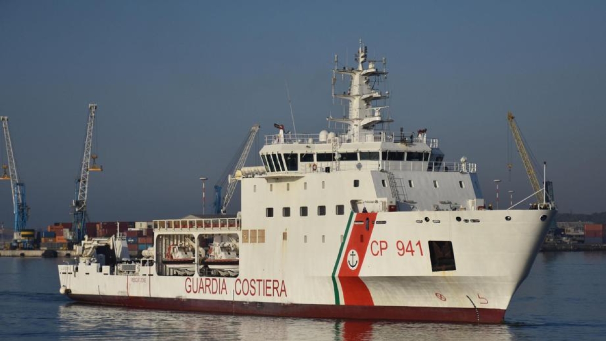 Lampedusa, si rovescia barca di migranti: «Ci sono 20 morti, anche una neonata». Piantedosi: «Prevenire le partenze»