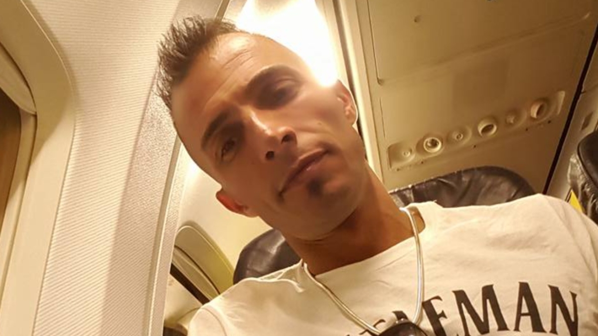 Scappa in moto dall'alt dei carabinieri a Forte dei Marmi e muore nello schianto contro un palo: «Aveva la revisione scaduta»