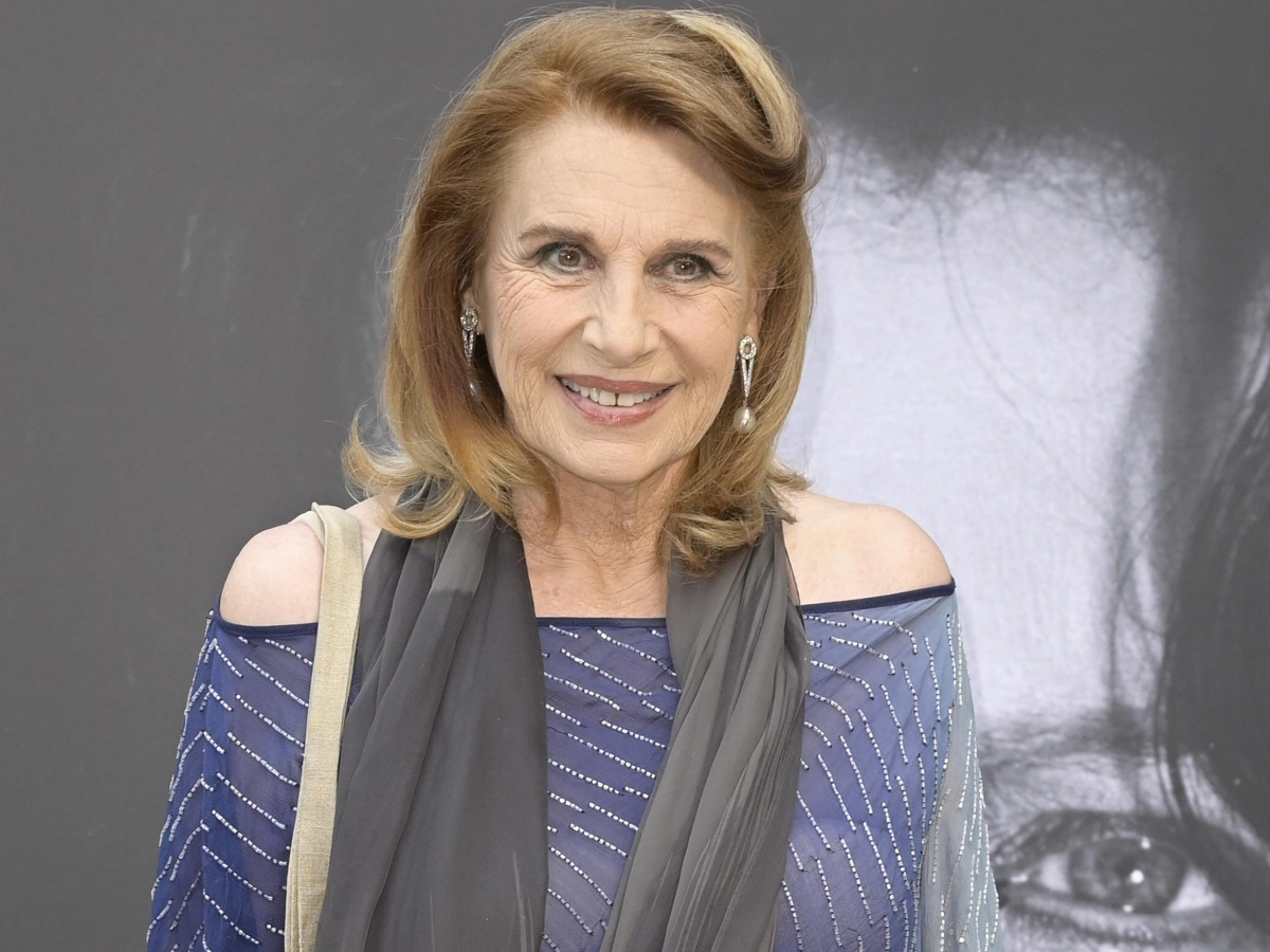Paola Pitagora: «Per anni presa in giro per il mio vero cognome, cambiarlo è stato decisivo. Quella sberla presa dal maestro di dizione (e i miei dubbi sul ruolo di Lucia)»