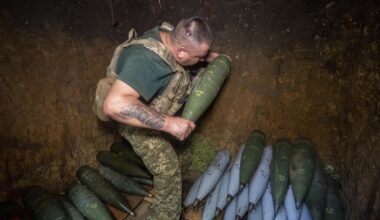 Ucraina-Russia, le notizie in diretta | Media: «Usa giocheranno ruolo minimo in garanzie a Kiev». Lavrov: «Inutile discutere senza Russia». Presidente Comitato militare Nato: «Uniti per la pace»