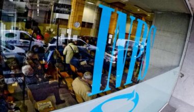 Pensione, in Italia bastano 33 anni di lavoro (contro i 37 in Europa): solo in Romania la vita lavorativa dura meno