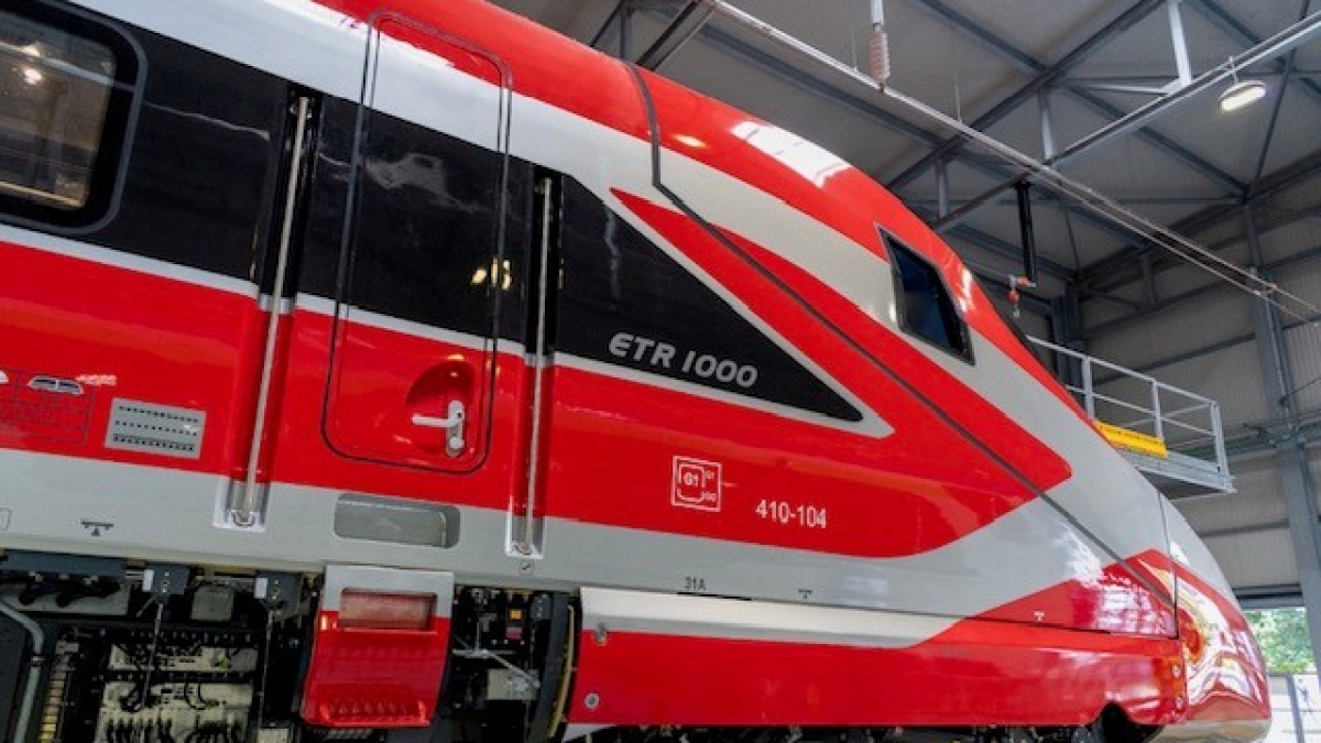 Frecciarossa 1000, arriva la nuova generazione degli Etr: interni nuovi e più tecnologia a bordo