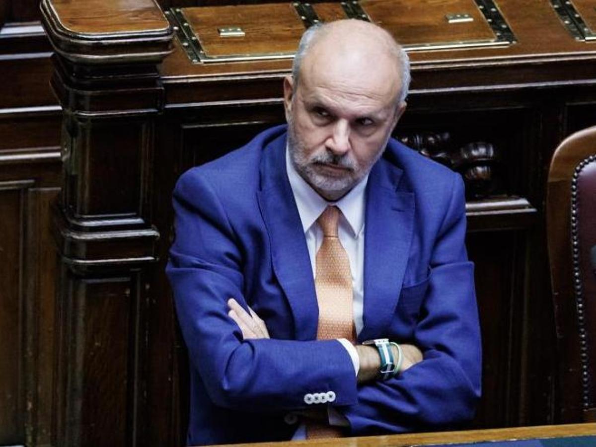 Vaccini, in 27 mila a sostegno di Schillaci: «Il comitato va sciolto. I due membri considerati no vax? Non li ha scelti lui»