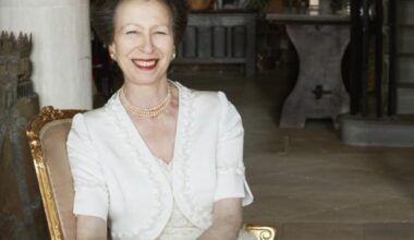 Londra, Anna compie 75 anni: dal tentativo di rapimento (respinto con una sola parola) alla caduta da cavallo, vita della «principessa lavoratrice»