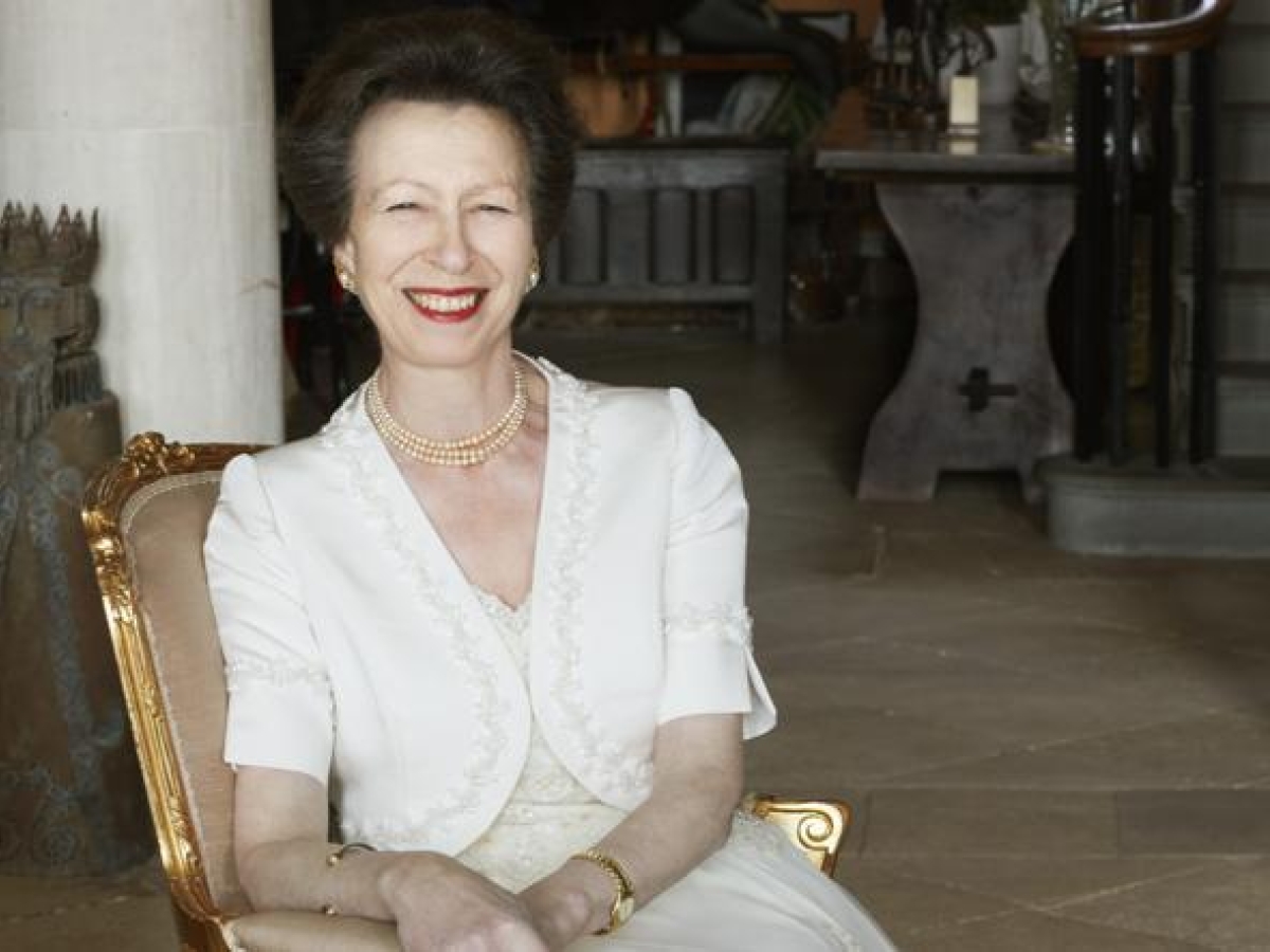 Londra, Anna compie 75 anni: dal tentativo di rapimento (respinto con una sola parola) alla caduta da cavallo, vita della «principessa lavoratrice»