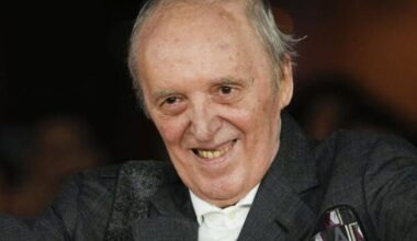 Dario Argento sta meglio ma resta in ospedale a Ischia, dopo Ferragosto il trasferimento a Roma con un'ambulanza privata