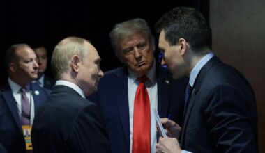 «Disgustoso, vergognoso e inutile»: l'ira degli ucraini per il vertice di Trump. «Per Putin il tappeto rosso, per Zelensky un agguato nello Studio ovale»