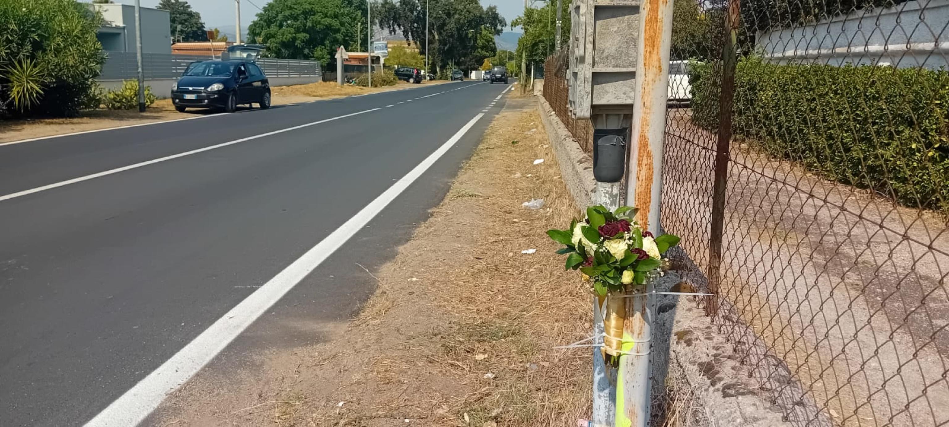 Il luogo dell'incidente dove un ragazzo di 16 anni è morto nella notte tra giovedì e venerdì dopo essere stato falciato da un'auto pirata sulla strada provinciale che collega San Felice al Circeo con Terracina, 15 agosto 2025.  ANSA (npk)