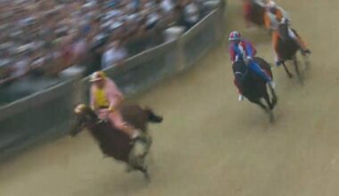 Palio di Siena, ha vinto il Valdimontone con Gingillo. Madonna in Piazza del Campo