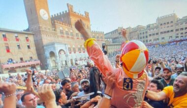 Palio di Siena del 16 agosto 2025, la vittoria del Valdimontone. Trionfa Gingillo su Anda e Bola