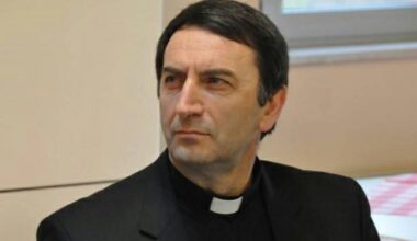 Piadena Drizzona, don Antonio Pezzetti picchiato da un puglie ubriaco: «punito» per essere intervenuto in una rissa. Ma ora ironizza: «Sono milanista, ho già celebrato 4 messe»