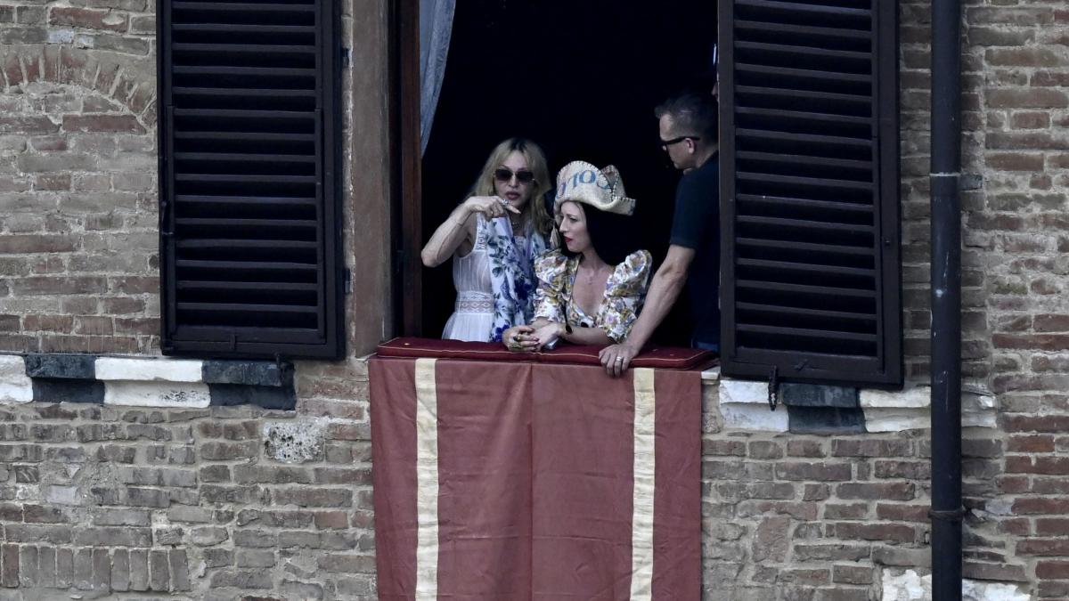 Madonna, 67° compleanno al Palio di Siena: "Posto bellissimo"