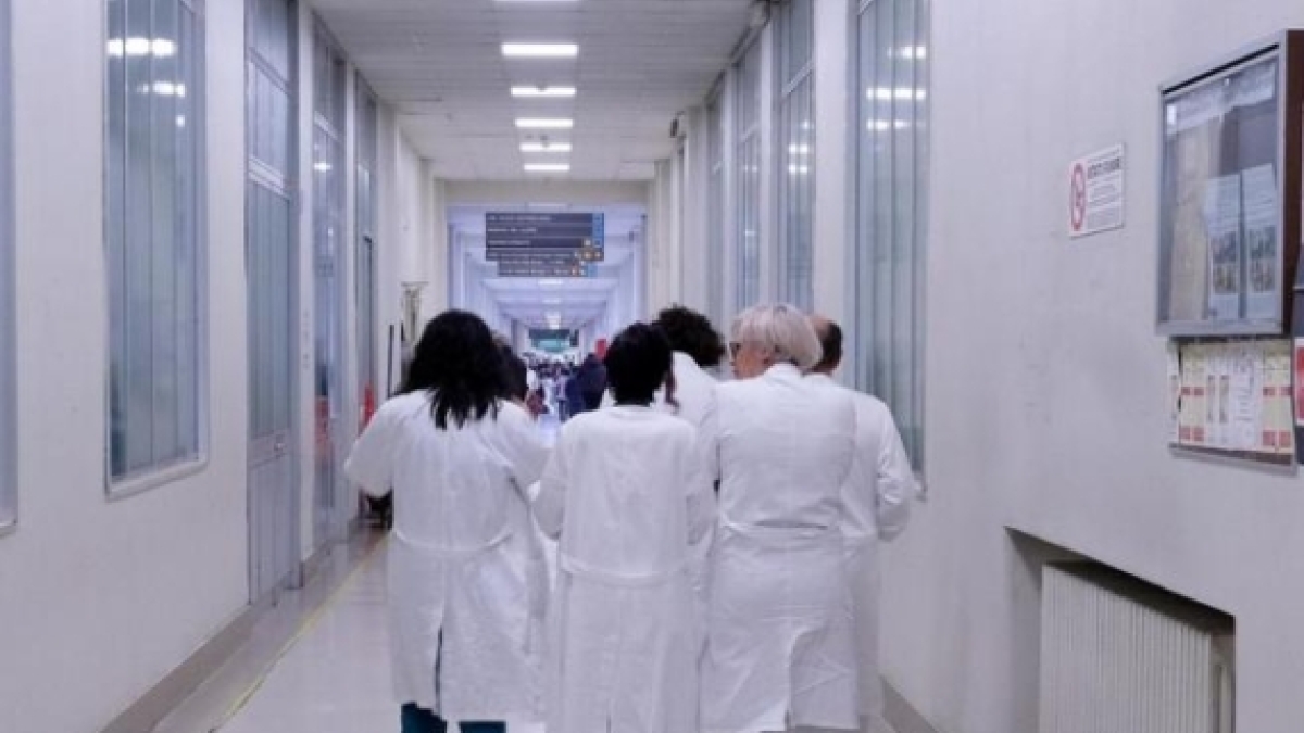 Liste d'attesa in Piemonte, il piano della Regione? Le visite serali o nel fine settimana costano 30 milioni (e non riducono i tempi)