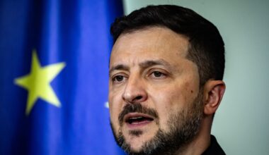 La missione decisiva di Zelensky l’europeo da Trump: «Non cediamo territori». E i suoi dicono di stare attenti alle trappole