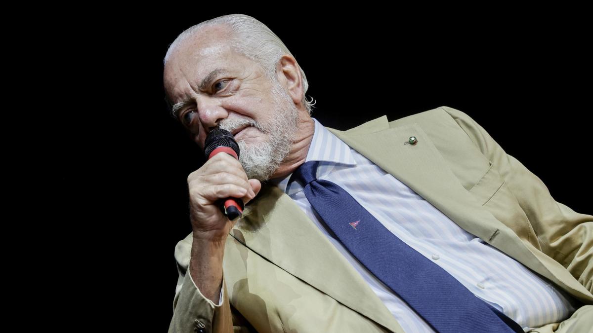 De Laurentiis: "Conte, Kvara al Psg, le minacce, il mercato del Napoli"