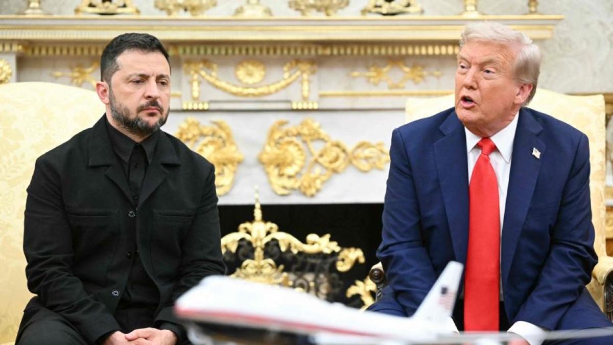 Zelensky in abito nero nello Studio Ovale, via l'uniforme militare: gesto di distensione? Axios: «È stata la Casa Bianca a chiederglielo»