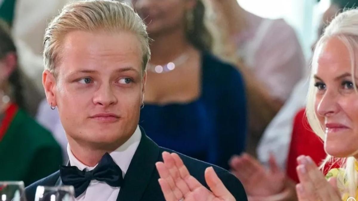 Scandalo reale in Norvegia, «trentadue capi di accusa per il figlio della principessa che ora rischia 10 anni»