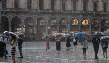 Milano, arriva la «burrasca di agosto»: allerta arancione in Lombardia per temporali. Il Comune: «Chiusi i parchi, abbandonare le aree verdi»