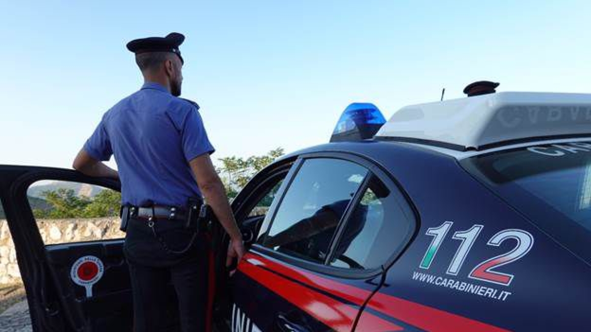 Femminicidio a Montecorvino Rovella, donna strangolata in casa dall'ex compagno: è caccia all'uomo