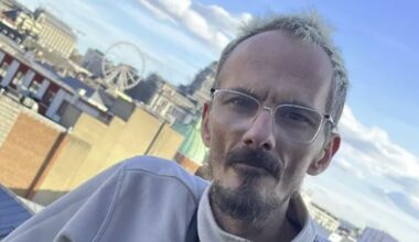 Sevizie e umiliazioni davanti alla telecamera: lo streamer francese Jean Pormanove muore in diretta