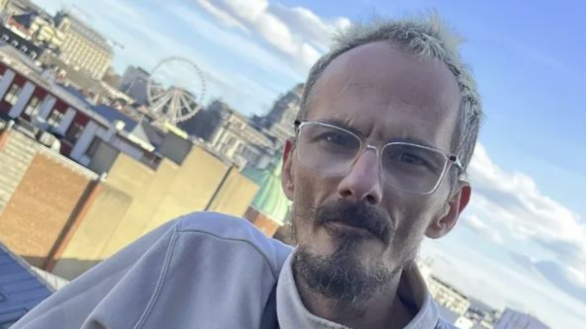 Sevizie e umiliazioni davanti alla telecamera: lo streamer francese Jean Pormanove muore in diretta