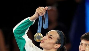 Imane Khelif, il manager: «Ha lasciato la boxe». Ma la pugile smentisce