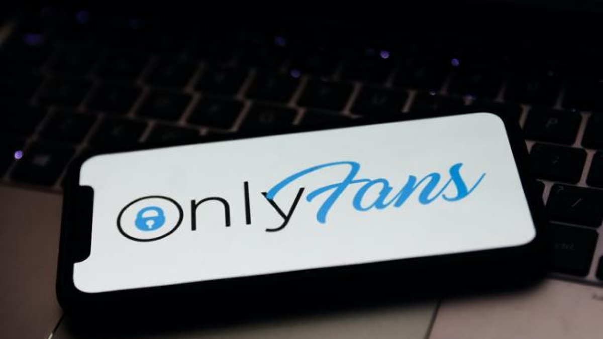 Onlyfans distribuisce dividendo record da 700 milioni di dollari (e gli account fan sono 377,5 milioni)