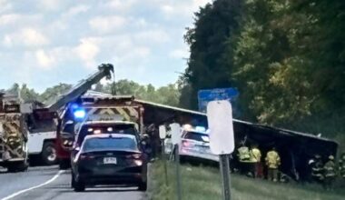 Usa, bus turistico con 50 persone si rovescia: «Ci sono morti, anche un bambino»