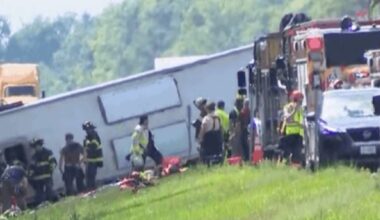 Bus di turisti di ritorno dalle cascate del Niagara si ribalta nello Stato di New York: 5 morti