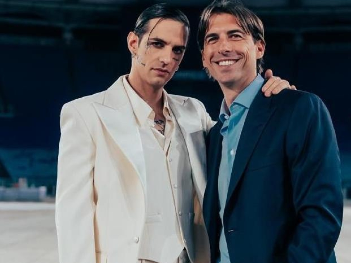 Posti per i disabili esauriti al concerto di Achille Lauro, il cantante realizza il sogno di Azzurra: «Ci sarà posto per lei»