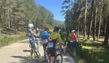 Vuelta junior: muore in una caduta di gruppo un ciclista spagnolo di 17 anni, altri due gravemente feriti