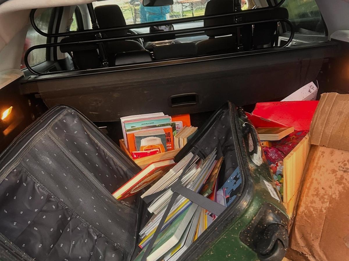 Capannori, il maltempo rovina la libreria nel gazebo, scatta l'operazione «adotta un libro alluvionato»