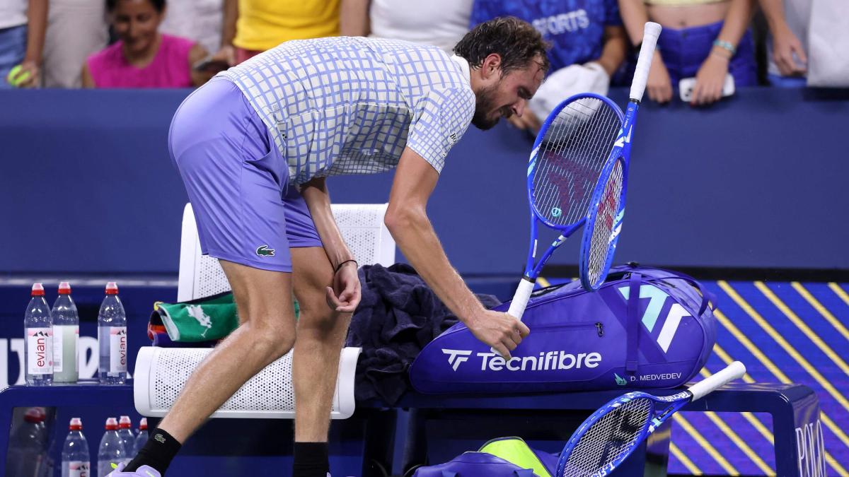Us Open, i 6 minuti dell'ira di Medvedev: litiga con l'arbitro per colpa di un fotografo
