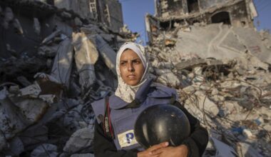 La lettera-testamento di Mariam Abu Dagga, giornalista uccisa nel raid sull'ospedale di Gaza: «Figlio mio, tutto ciò che ho fatto era per te. Sii felice e brillante»