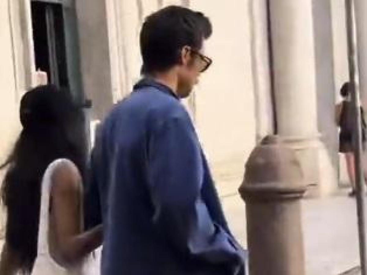 Harry Styles e Zoë Kravitz, nuova love story? La coppia ripresa in incognito a braccetto in giro per Roma