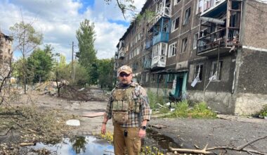 In Donbass, nei bunker della prima linea: «La guerra ormai è una gara a chi innova i droni prima degli altri. E tutti compriamo i componenti dalla Cina»