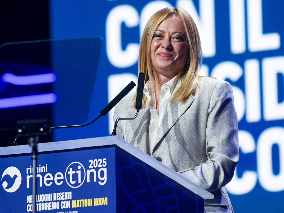 Meloni al Meeting: «Europa irrilevante, Draghi ha ragione. Ora un Piano casa per le giovani coppie. Israele si fermi a Gaza»
