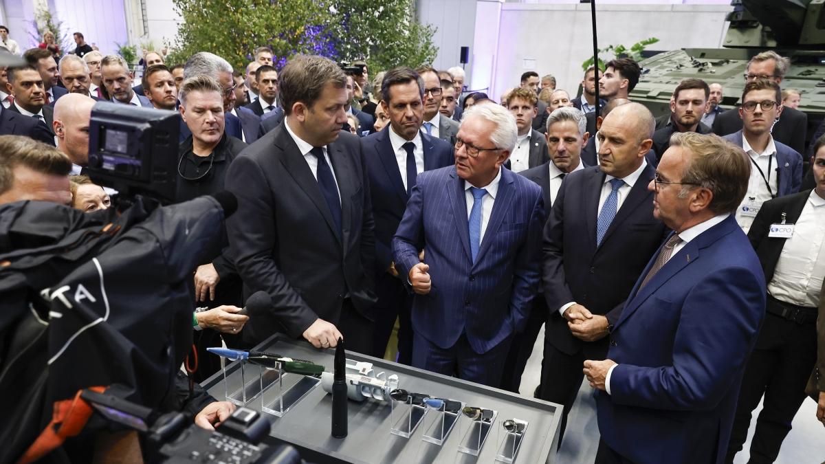 Rheinmetall, la ditta tedesca di munizioni costruita e aperta in 14 mesi: «La Nato diventi più europea»