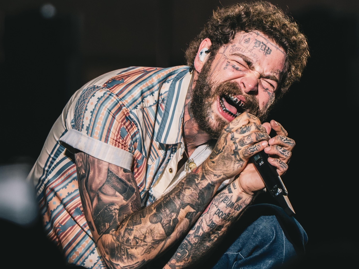 Post Malone, in 25mila a Milano si riscoprono fan del country fra cappelli da cowboy e accoglienza da star