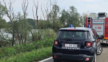 San Benedetto Po, auto piomba nel fiume e sparisce: i sub cercano i passeggeri. «Erano più di uno»