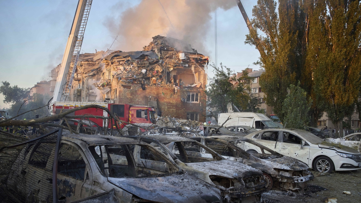 Ucraina - Russia, le notizie sul conflitto in diretta | 54 droni ucraini e 46 russi abbattuti nella notte, due morti a Dnipropetrovsk. Kallas: «Russia deride sforzi per la pace, serve pressione». Allerta aerea nella regione di Kiev