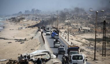 Israele-Hamas, la guerra a Gaza in diretta | Forze Israele: «Gaza City zona di combattimento pericolosa, stop a pause umanitarie». Il primo ministro Houthi «ucciso in un raid israeliano»