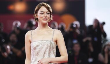Emma Stone in «Bugonia»: «È stata una gioia dovermi rapare a zero per il film»