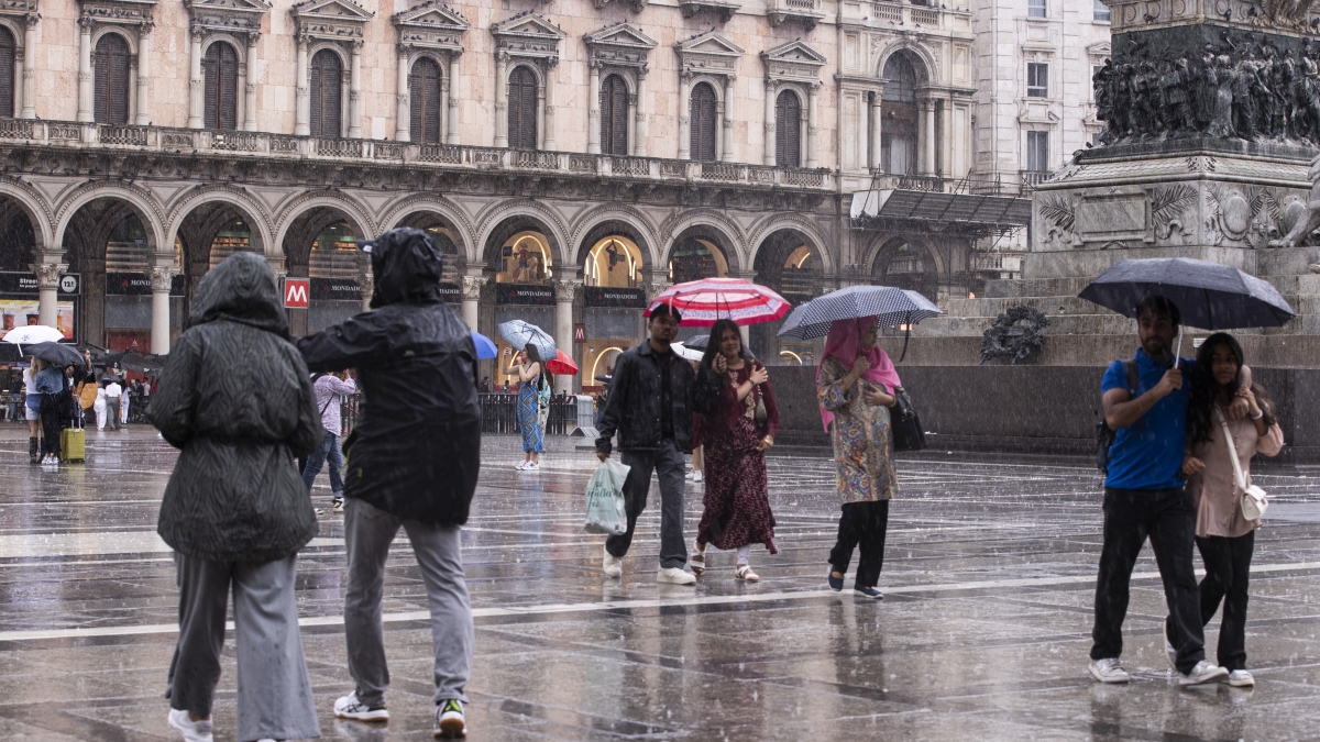 Ancora maltempo al Centro-Nord, allerta arancione in Lombardia e Toscana. Solo domenica torna il sereno