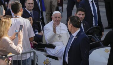 «Un piano per uccidere papa Francesco a Trieste». Ma la polizia precisa: «Niente prove». Il giallo della pistola in un trolley e il turco arrestato