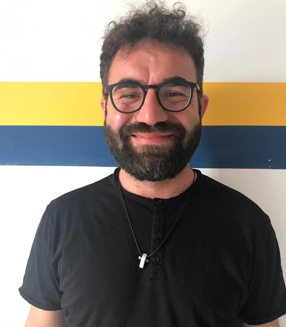 Don Peppe, il prete che porta il rap in Vaticano: «La musica è un ponte verso Dio, il 6 settembre incontro il Papa»