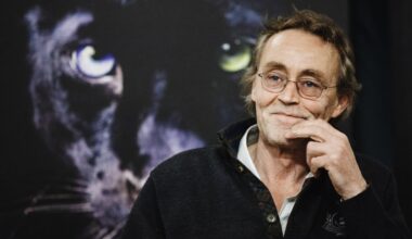 Andrea Vitali: «Prima di morire, mamma mi guardò e mi disse: "sei stupido". Oggi capisco che cosa voleva dire. La serenità? Leggere Euripide»